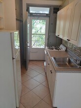 1026 Lyon in Milwaukee, WI - Building Photo - Interior Photo