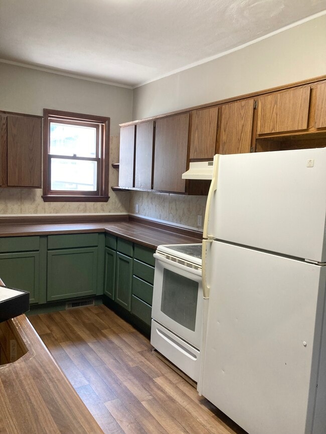 307 E Main St, Unit B