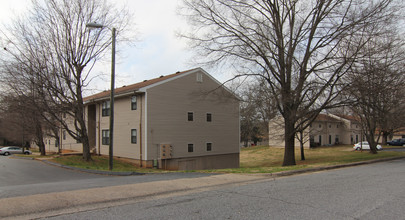 Hilltop Apartments in Hickory, NC - Building Photo - Primary Photo