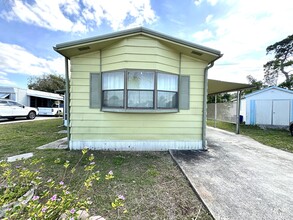 280 Flame Ln in North Fort Myers, FL - Foto de edificio - Building Photo