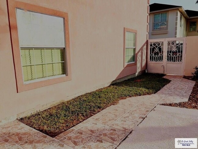 144 Country Club Rd in Brownsville, TX - Building Photo - Building Photo