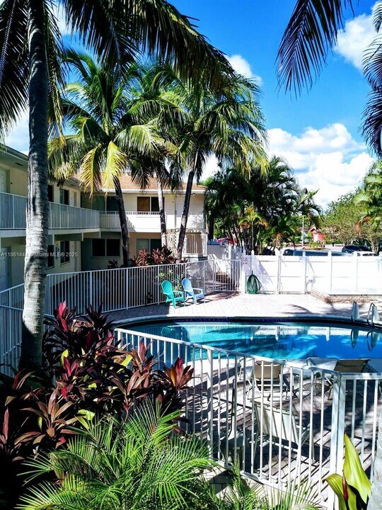 1864 NE 46th St in Fort Lauderdale, FL - Building Photo