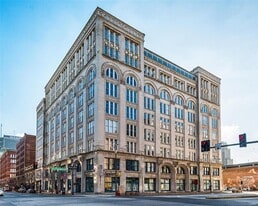 1136 Washington Ave, Unit 407 in St. Louis, MO - Building Photo