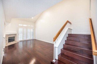 8072 E Snapdragon Ln in Anaheim, CA - Foto de edificio - Building Photo