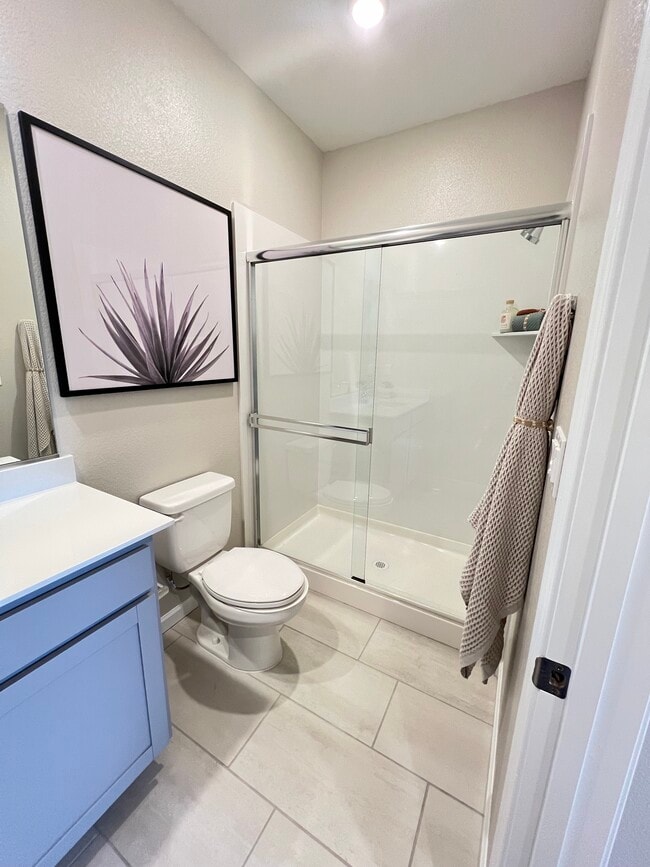 8877 Monroe Dr in Sacramento, CA - Building Photo - Building Photo