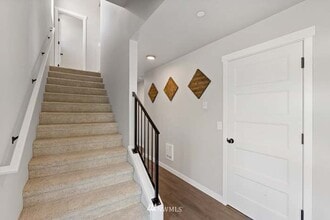 13717 Admiralty Way in Lynnwood, WA - Building Photo - Building Photo