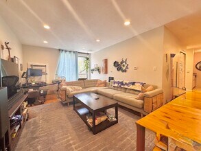 142 Kenrick St, Unit 35 in Boston, MA - Building Photo - Building Photo