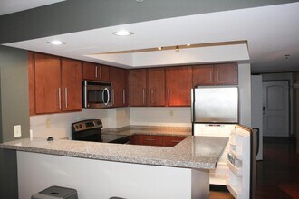 1735 Lake Ave, Unit 205 in Knoxville, TN - Building Photo - Building Photo