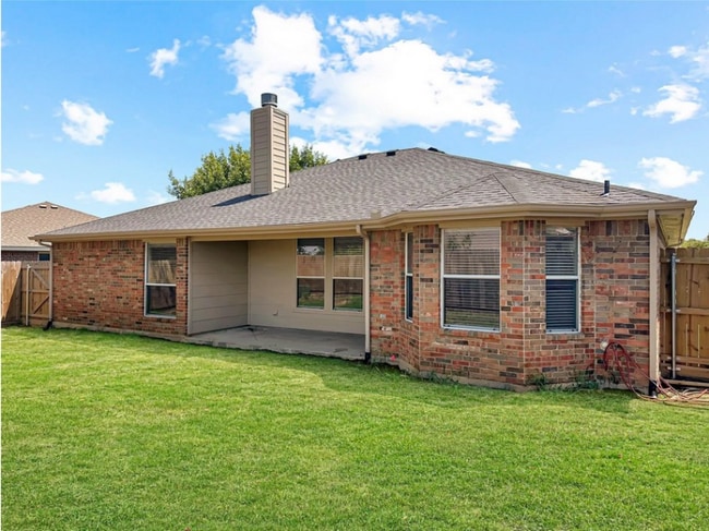 3457 Newgate St in Midlothian, TX - Foto de edificio - Building Photo