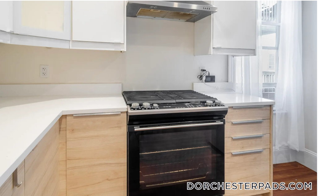 17 Cawfield St in Boston, MA - Building Photo