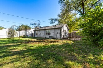 2210 W Crawford St in Wichita, KS - Building Photo - Building Photo