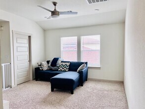 281 Geminiflora Bend in Leander, TX - Foto de edificio - Building Photo