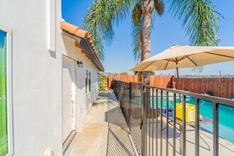 330 Plaza De Benito Juarez in Vista, CA - Building Photo - Building Photo
