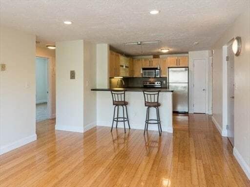 79 Florida St, Unit 9 in Boston, MA - Foto de edificio - Building Photo