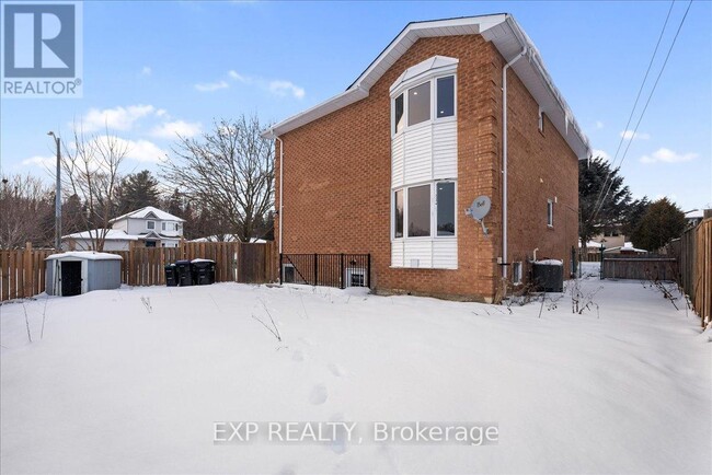 2529 Della St in Innisfil, ON - Building Photo - Building Photo