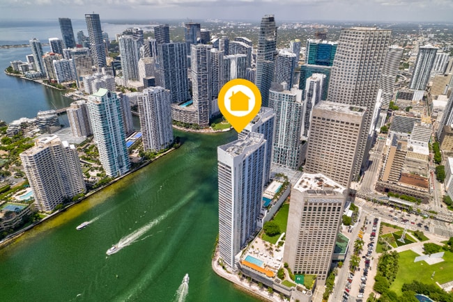 335 S Biscayne Blvd in Miami, FL - Building Photo - Building Photo