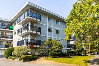 967 Collinson St in Victoria, BC - Building Photo - Building Photo