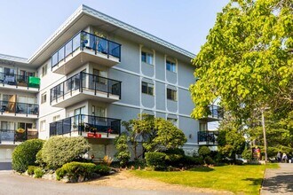 Buckingham Manor in Victoria, BC - Building Photo - Building Photo