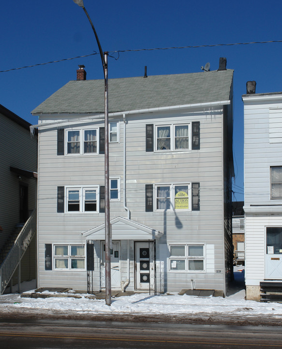 205-207 E Diamond Ave in Hazleton, PA - Building Photo