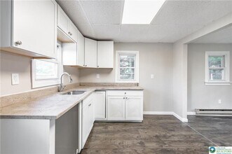 1240 Pembroke Rd in Bethlehem, PA - Foto de edificio - Building Photo