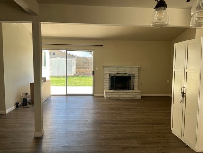 1008 Cypress Way in Tehachapi, CA - Building Photo - Building Photo