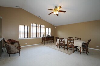 1253 Georgetown Way in Vernon Hills, IL - Building Photo - Building Photo