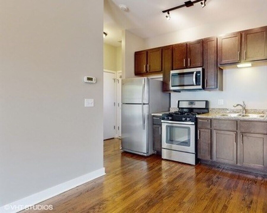 1900 N Lincoln Ave, Unit 1912-302 in Chicago, IL - Building Photo
