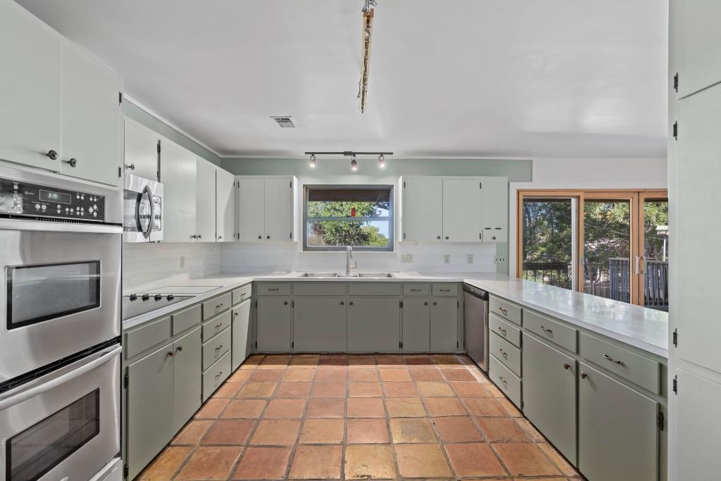 103 Comet in Lakeway, TX - Building Photo