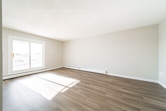 River Heights Apartments in Edmonton, AB - Building Photo - Building Photo