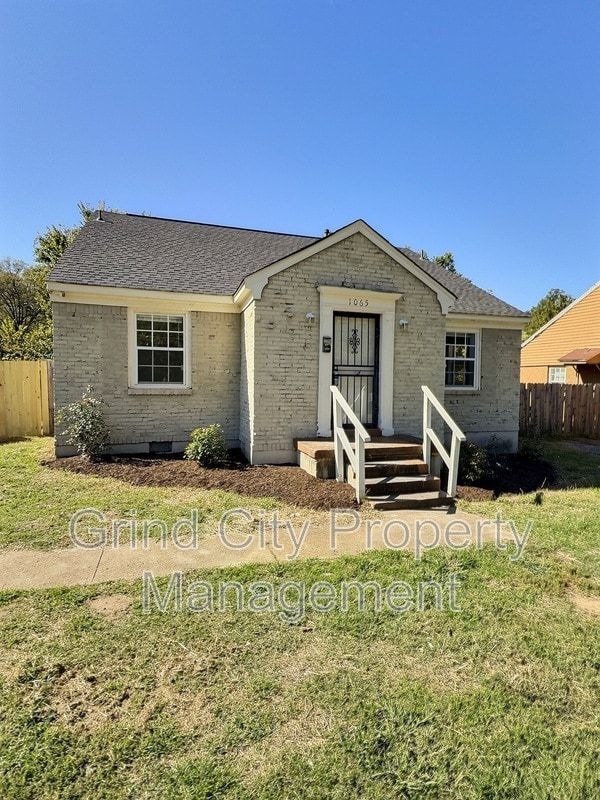 property at 1065 N Holmes St