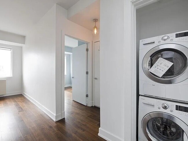 100 Maspeth Ave in Brooklyn, NY - Building Photo - Building Photo