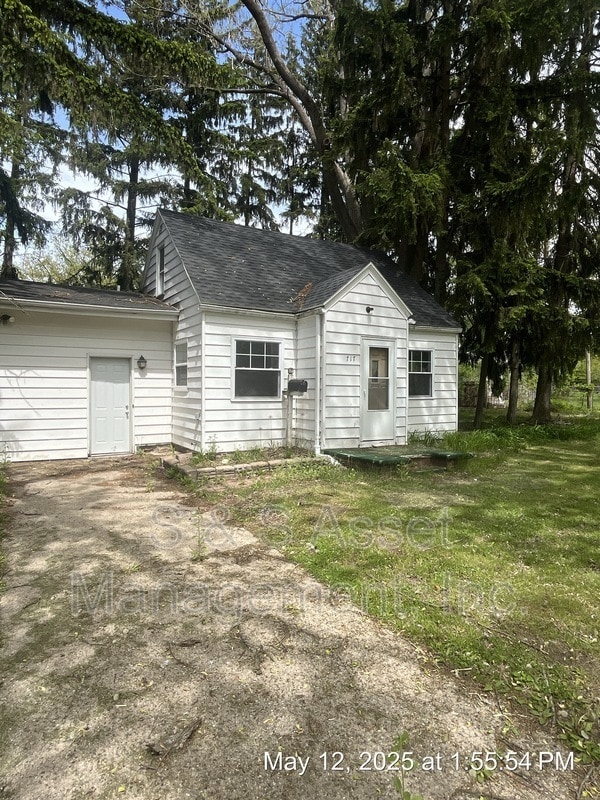 property at 717 Maplehill Ave