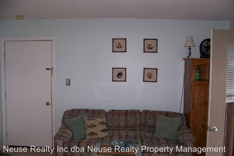 6114 Harbourside Dr in New Bern, NC - Foto de edificio - Building Photo
