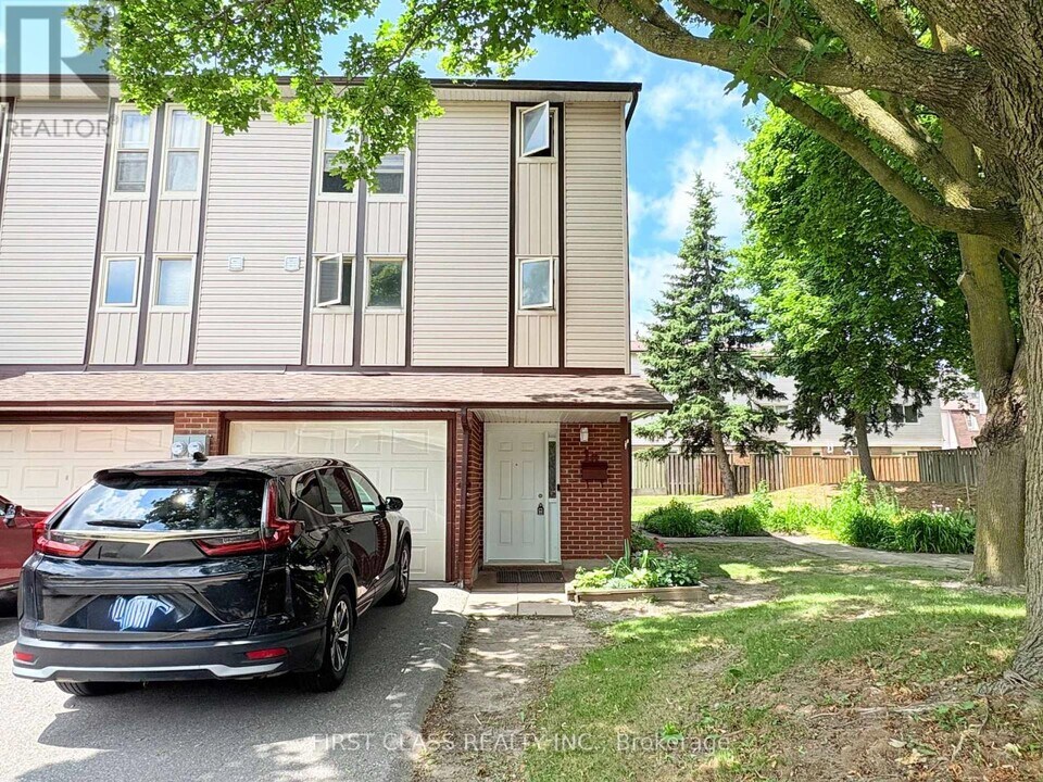 16 Townsend Rd in Toronto, ON - Building Photo