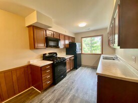 1970 Burton St SE in Grand Rapids, MI - Building Photo