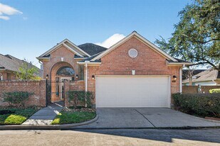 8023 Oakwood Hollow St in Houston, TX - Building Photo