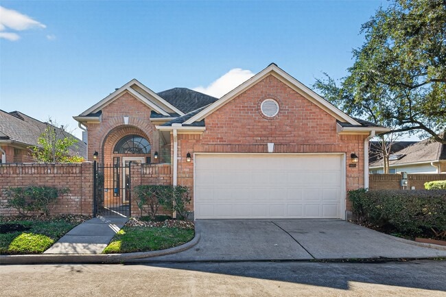 8023 Oakwood Hollow St