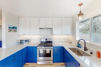 1350 Bodega Ave in Bodega Bay, CA - Foto de edificio - Building Photo