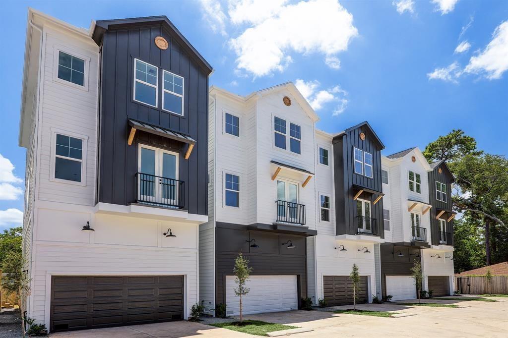 2828 Versailles Oak Ln in Houston, TX - Building Photo