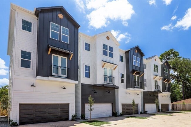 property at 2828 Versailles Oak Ln