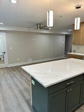 330 Barton Ave, Unit G in Evanston, IL - Building Photo - Building Photo