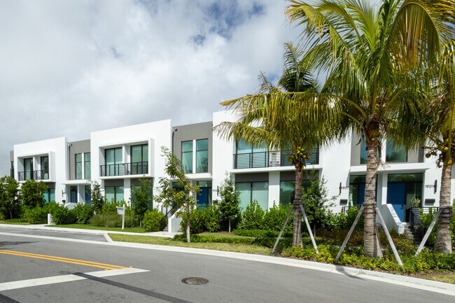 Park Central in West Palm Beach, FL - Building Photo - Building Photo