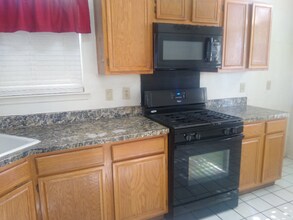 415 Valley Mills Dr in Arlington, TX - Building Photo - Building Photo