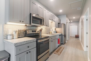 Oak Shore Commons in Williamsburg, MI - Building Photo