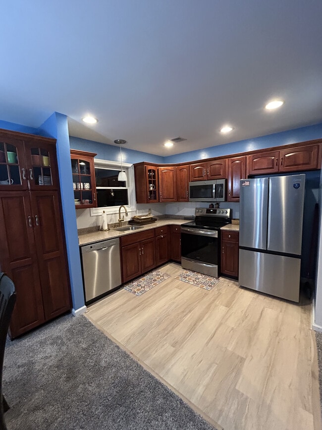 3122 Robert David Dr in Tobyhanna, PA - Foto de edificio - Building Photo