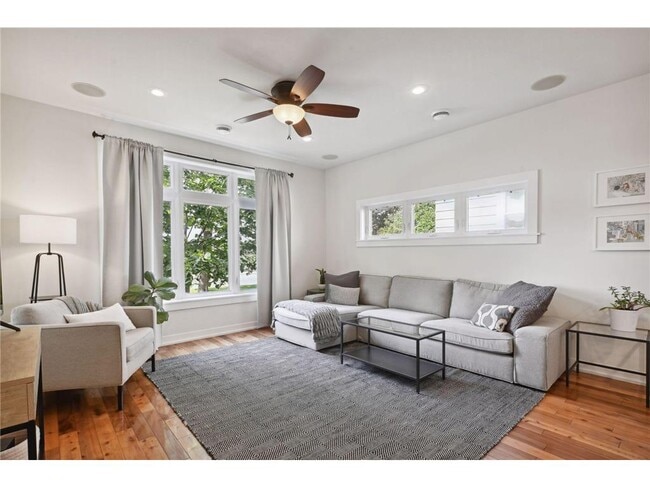 1086 11th Ave SE in Minneapolis, MN - Foto de edificio - Building Photo