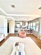 4710 Pine Tree Dr, Unit 49 in Miami Beach, FL - Building Photo - Building Photo