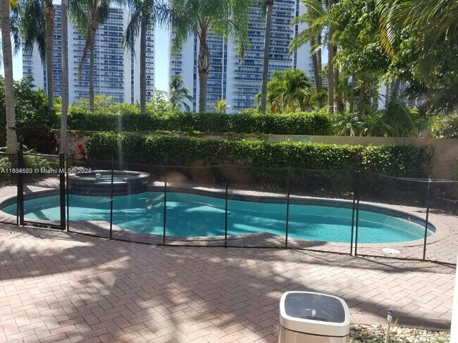 3772 NE 207th Terrace in Aventura, FL - Building Photo - Building Photo