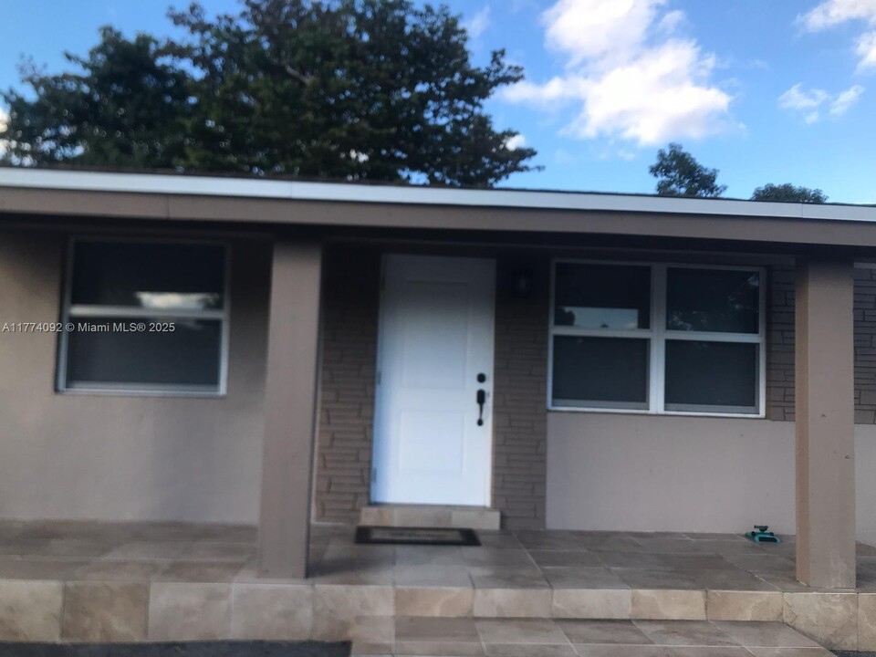 2771 NW 11th Ct in Fort Lauderdale, FL - Building Photo