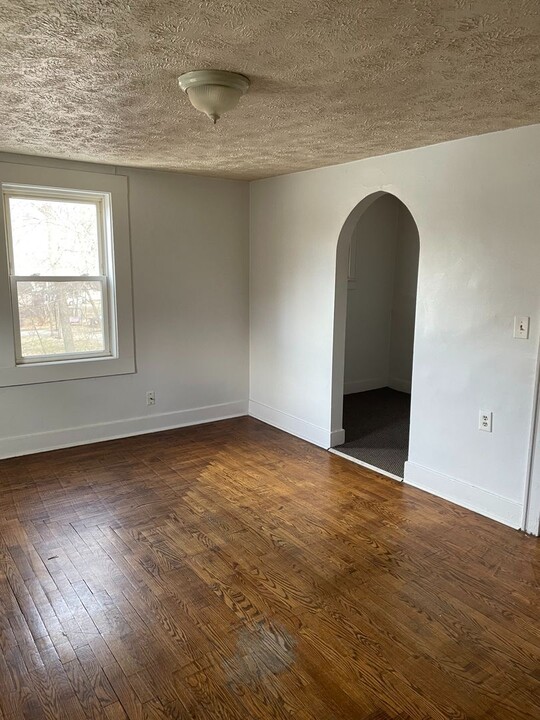 849 Baker St in Lansing, MI - Building Photo